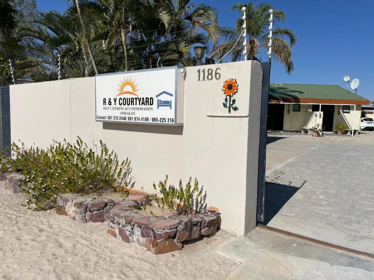 Ry Courtyard Hotel Oshakati Екстериор снимка