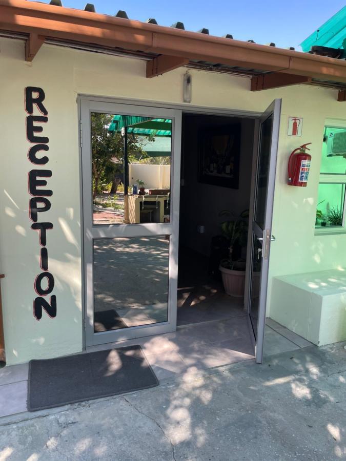 Ry Courtyard Hotel Oshakati Екстериор снимка