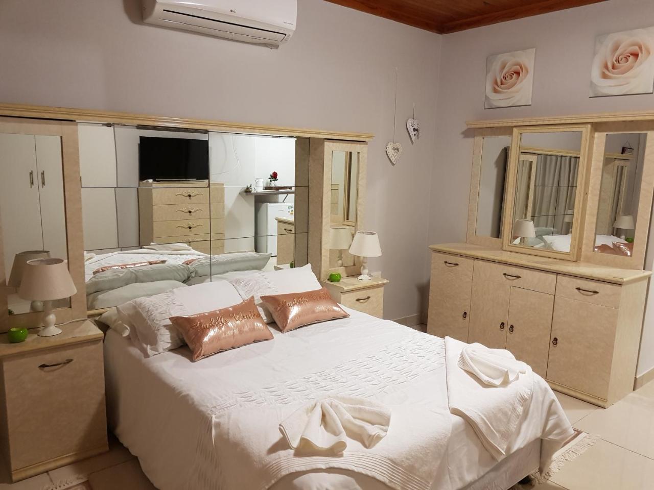 Ry Courtyard Hotel Oshakati Екстериор снимка