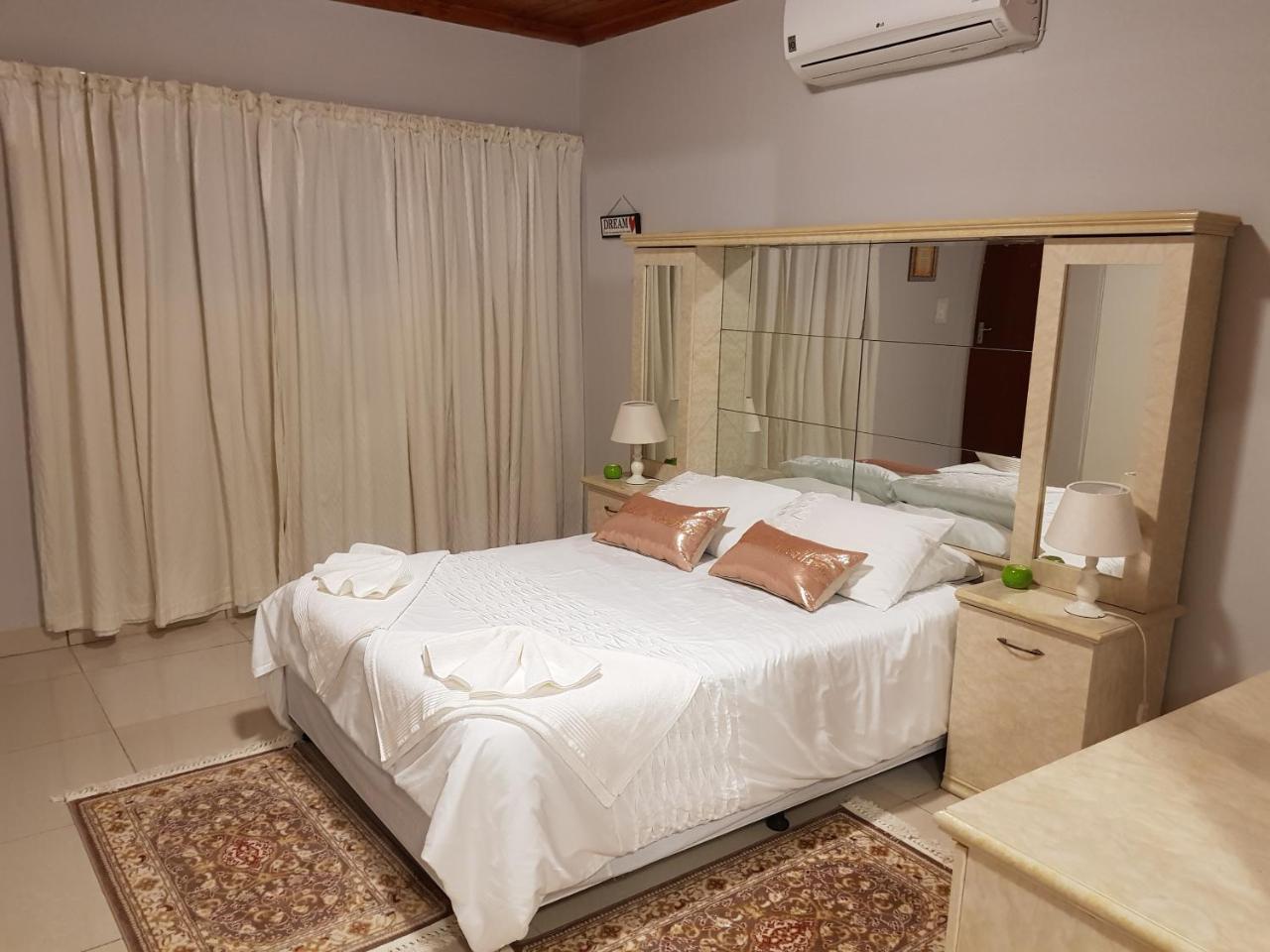 Ry Courtyard Hotel Oshakati Екстериор снимка